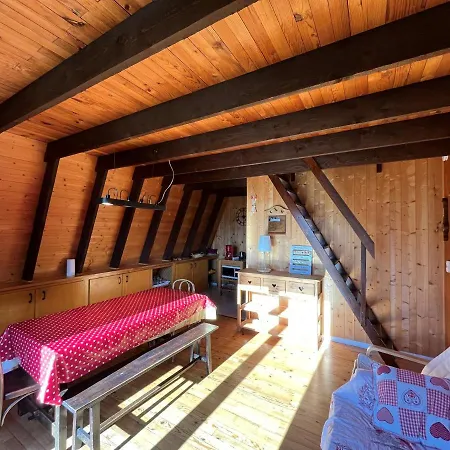 Chalet Atypique Plein De Charme Avec Garage Et Balcon, Ideal Pour Familles - Fr-1-761-33